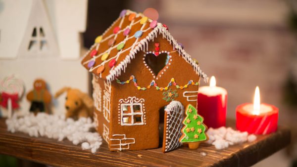 Gingerbread House Screensaver - Image 2